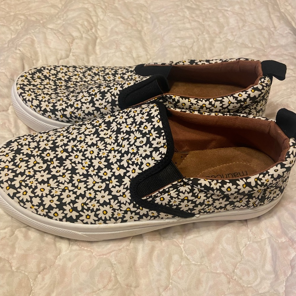 Maurices Daisy Floral Slip-On Sneakers - Black and White